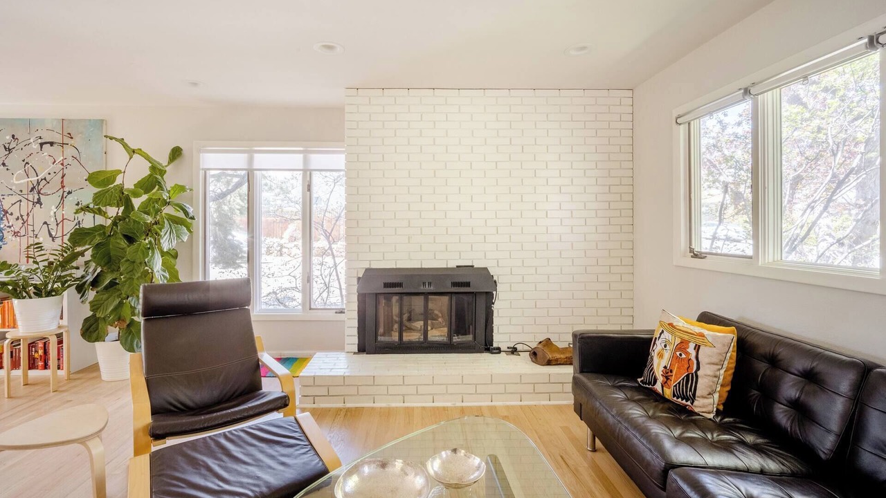 Photo of Livingroom in Interurban Park