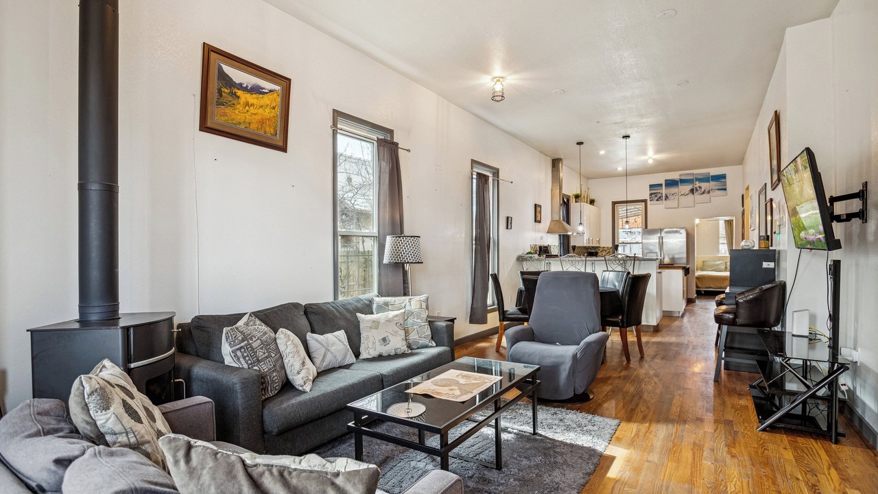 Photo of Livingroom in Lincoln Park