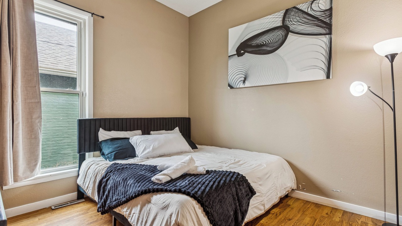 Photo of Bedroom in Lincoln Park