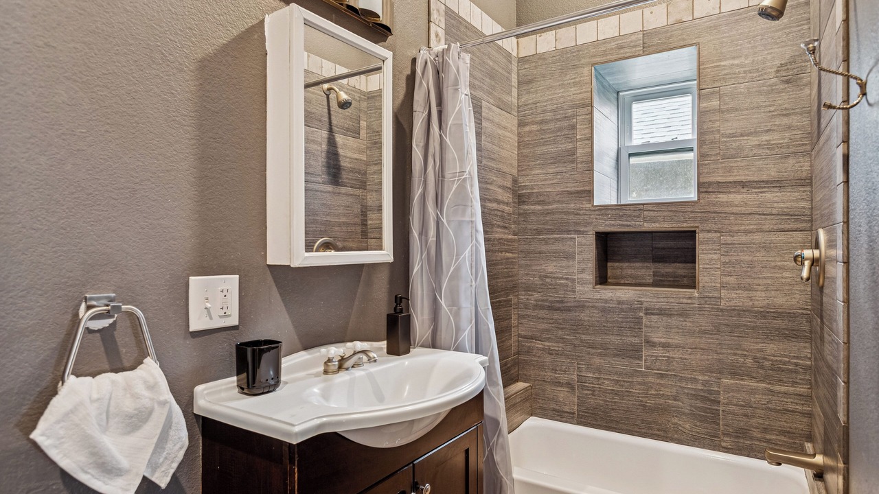 Photo of Bathroom in Lincoln Park