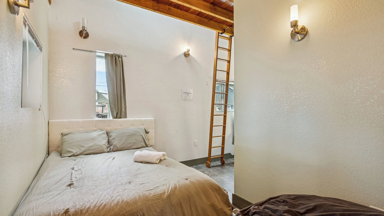Photo of Bedroom in Lincoln Park