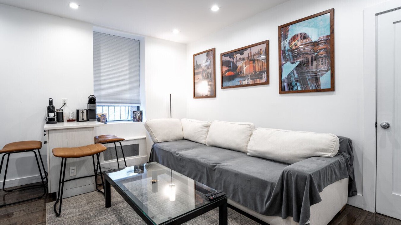 Photo of Livingroom in Hudson Square