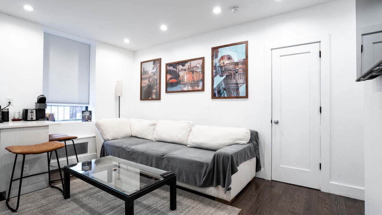 Photo of Livingroom in Hudson Square