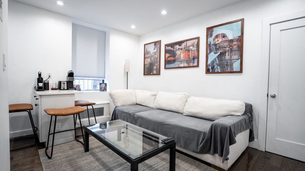 Photo of Livingroom in Hudson Square