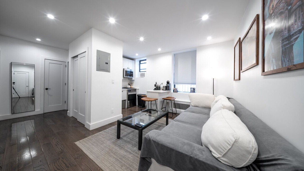 Photo of Livingroom in Hudson Square