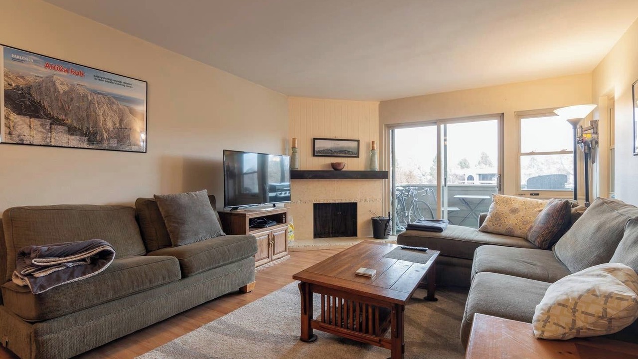 Photo of Livingroom in Glenwood Grove - North Iris