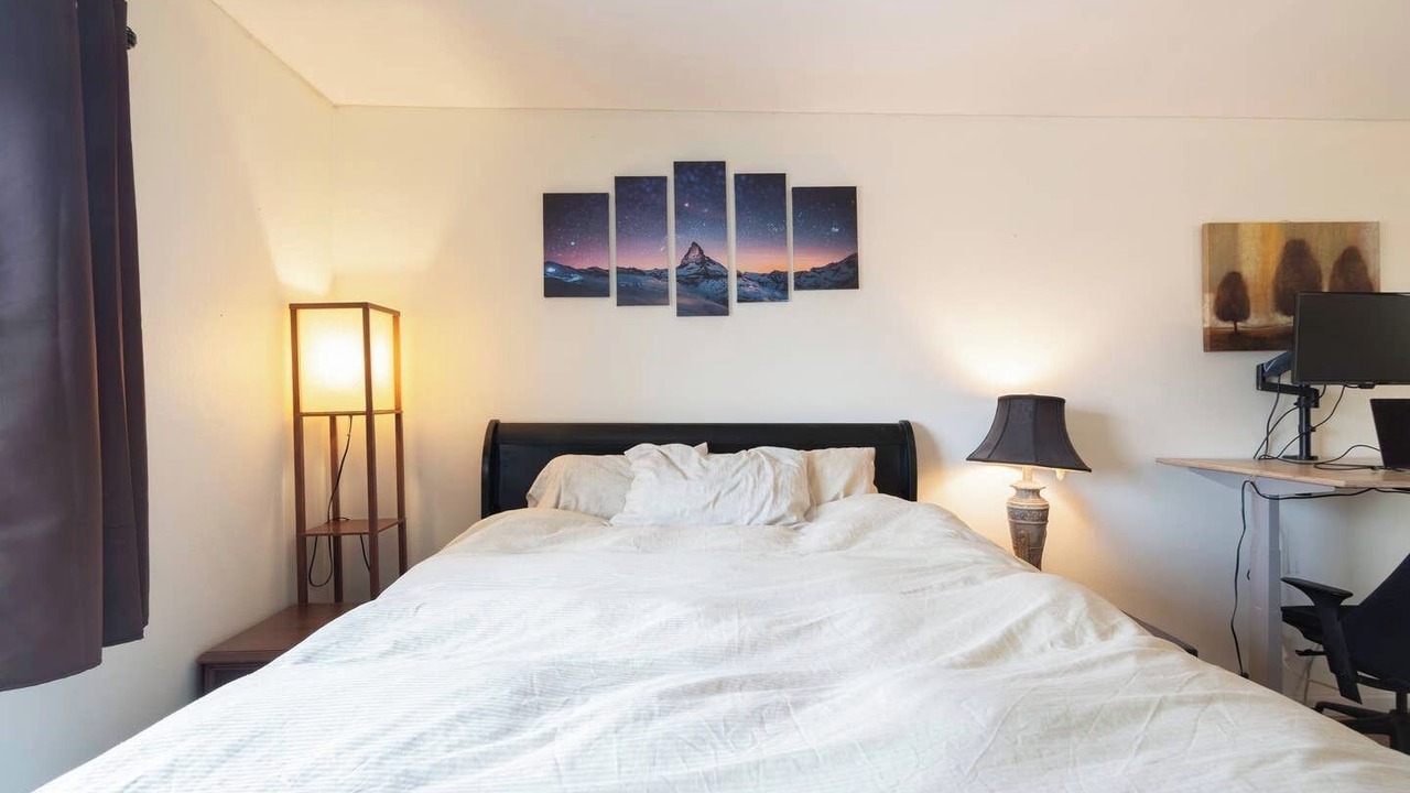 Photo of Bedroom in Glenwood Grove - North Iris