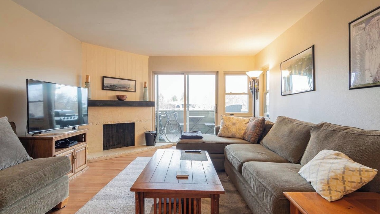 Photo of Livingroom in Glenwood Grove - North Iris
