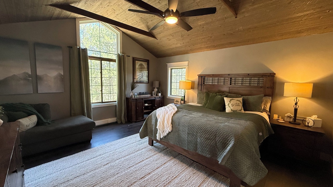 Photo of Bedroom in Evergreen Meadows