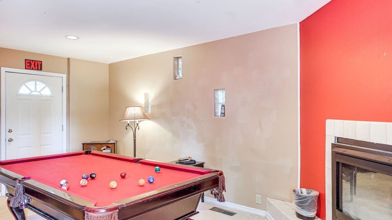 Photo of Livingroom in Angora Highlands