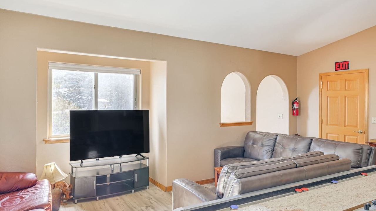 Photo of Livingroom in Angora Highlands
