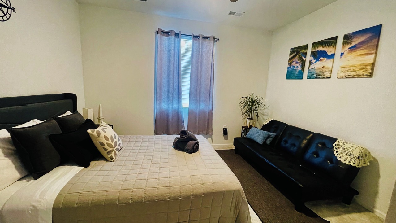 Photo of Bedroom in Aurora