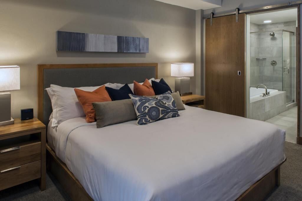Photo of Bedroom in Peak 8