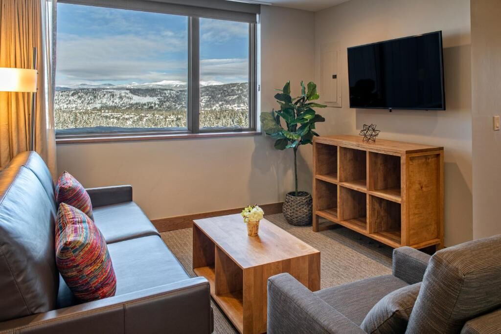 Photo of Livingroom in Peak 8