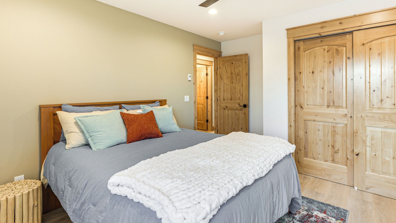 Photo of Bedroom in Lake Hatcher Park