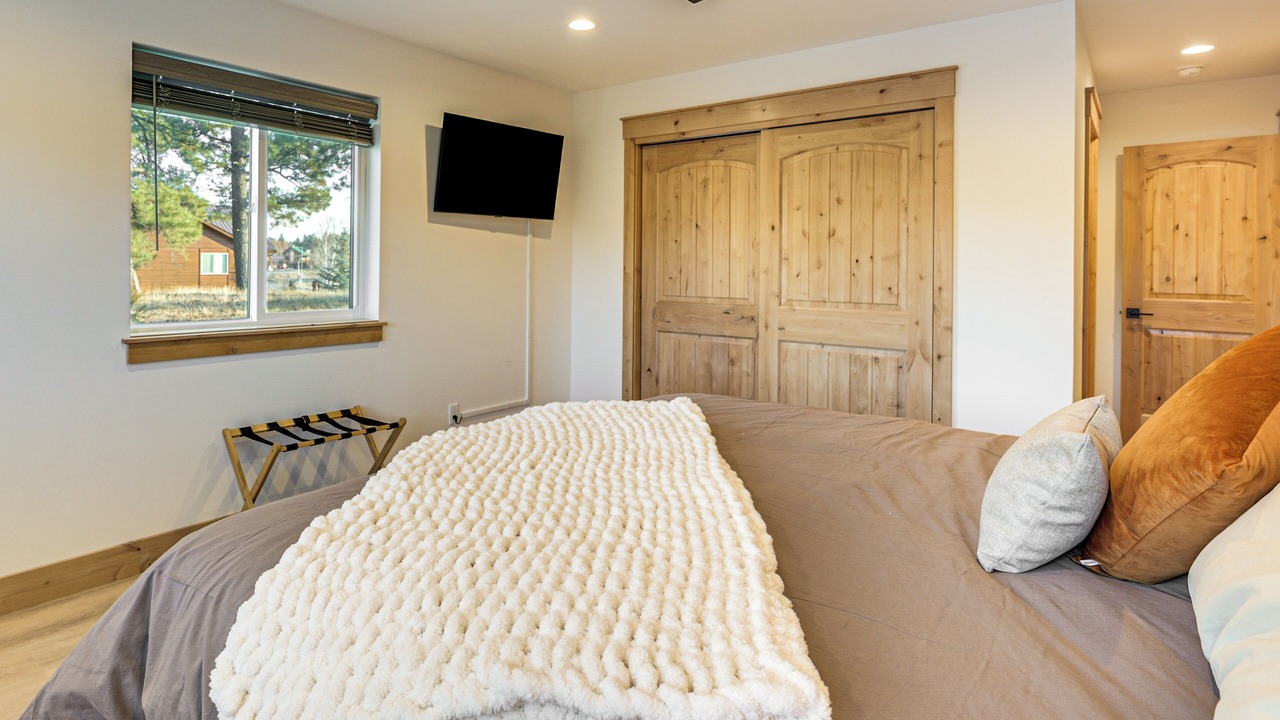Photo of Bedroom in Lake Hatcher Park