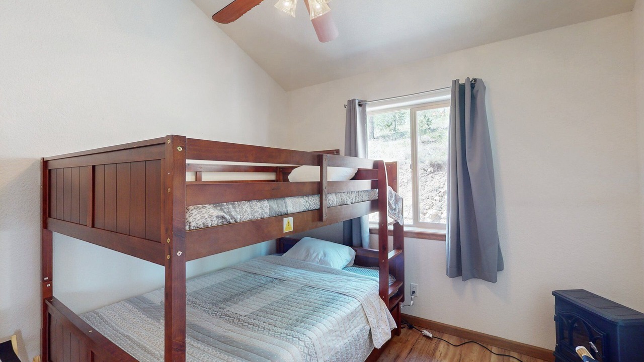 Photo of Bedroom in Indian Mountain