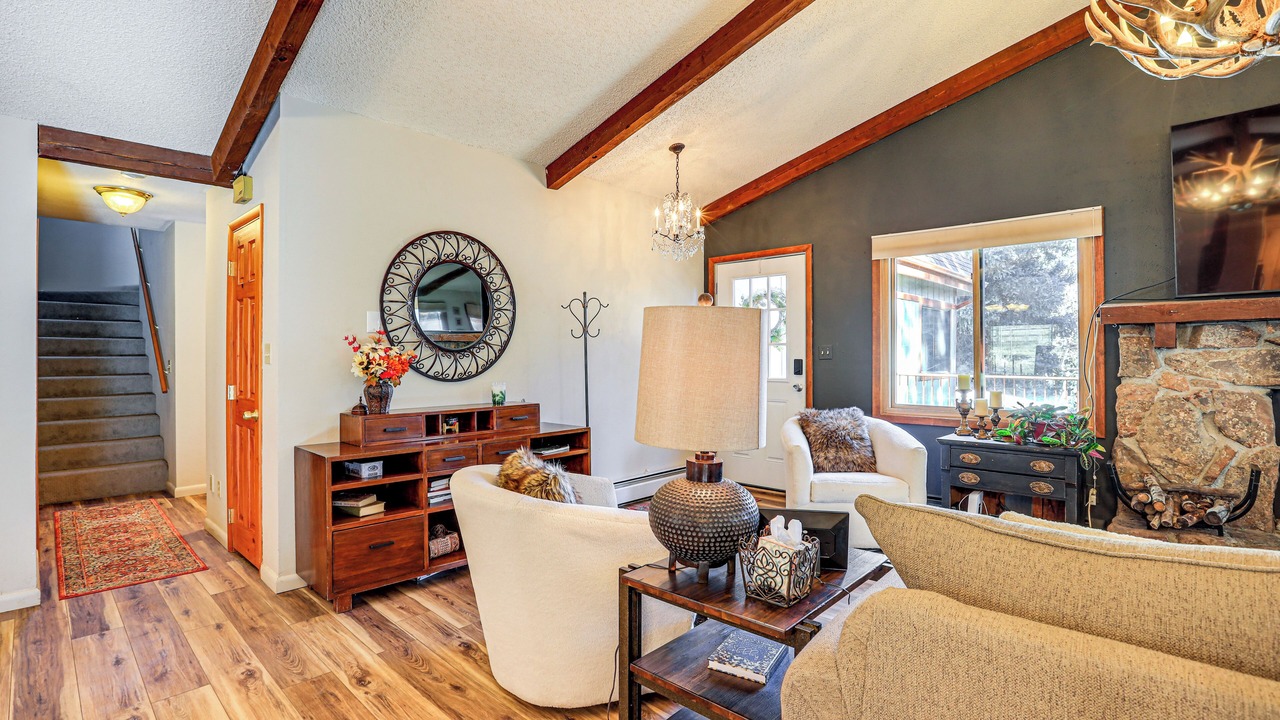 Photo of Livingroom in Evergreen Meadows