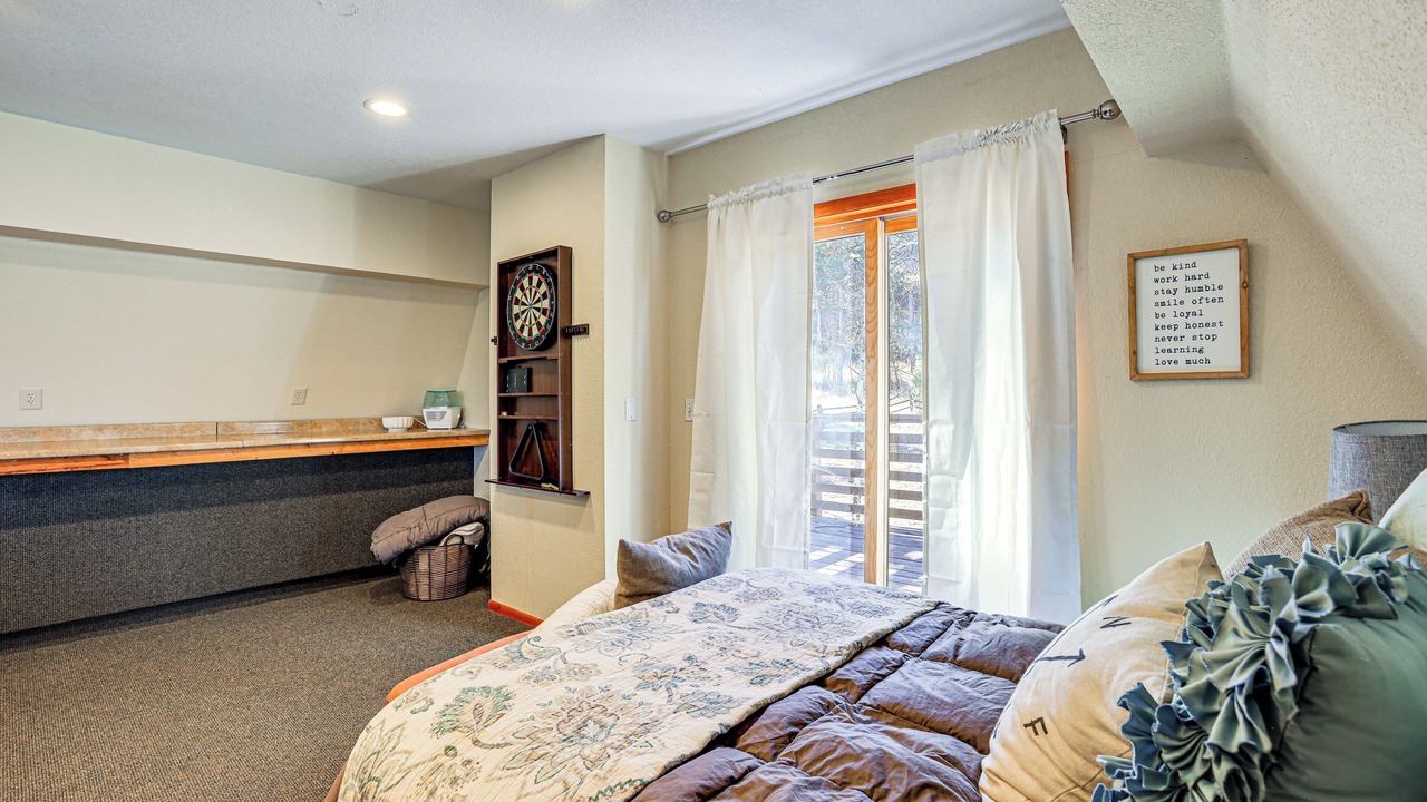 Photo of Bedroom in Evergreen Meadows