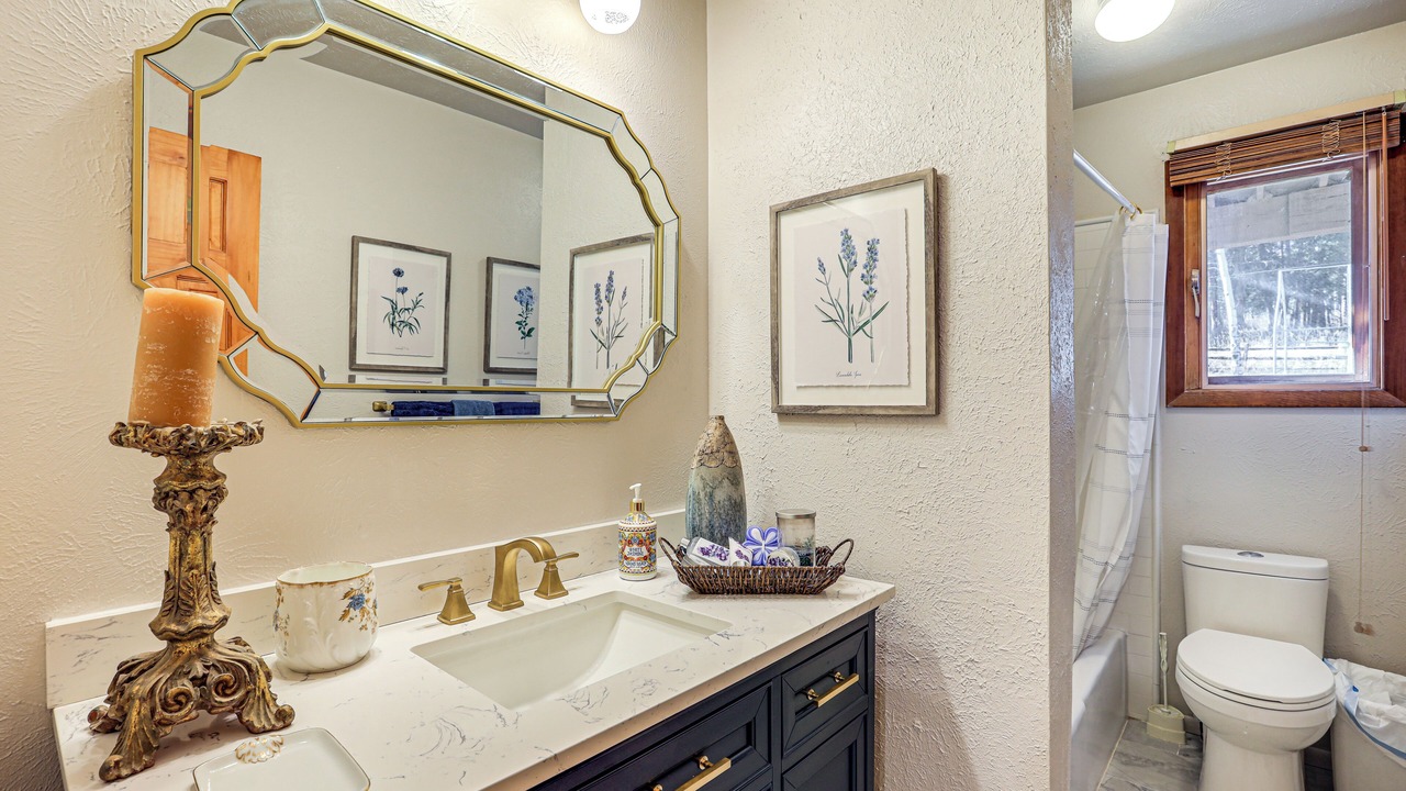 Photo of Bathroom in Evergreen Meadows