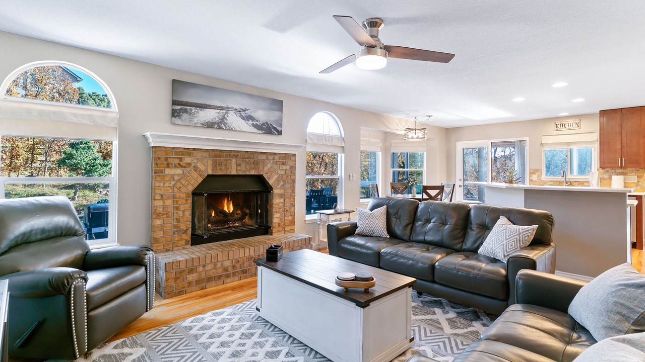 Photo of Livingroom in Gleneagle