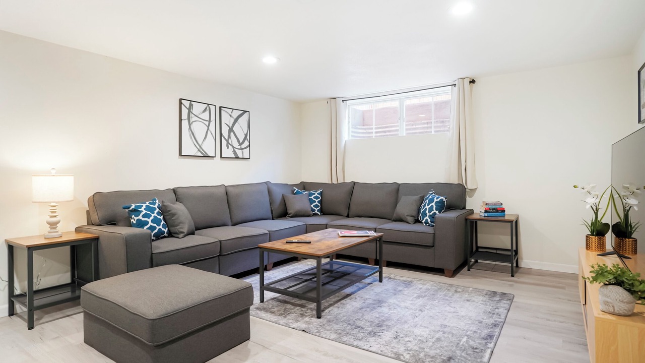 Photo of Livingroom in Aurora
