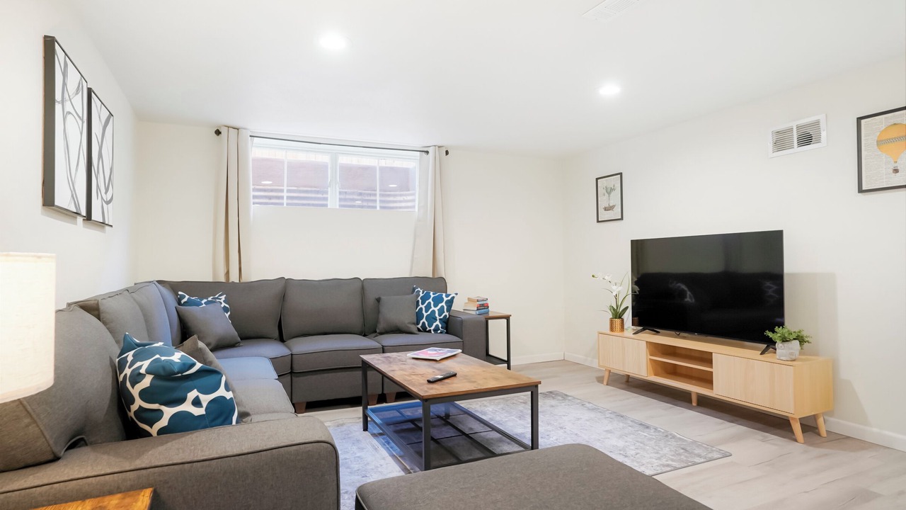 Photo of Livingroom in Aurora