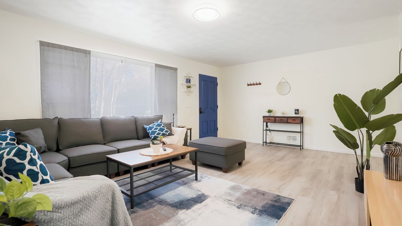 Photo of Livingroom in Aurora