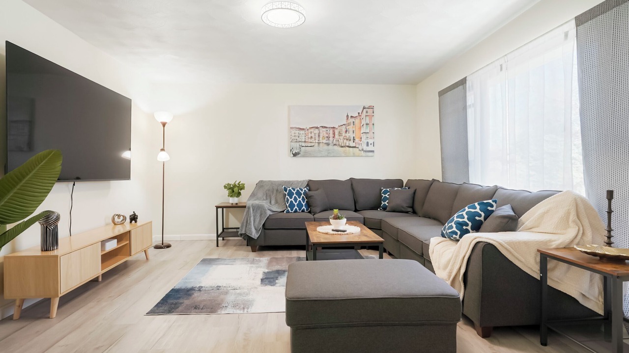 Photo of Livingroom in Aurora