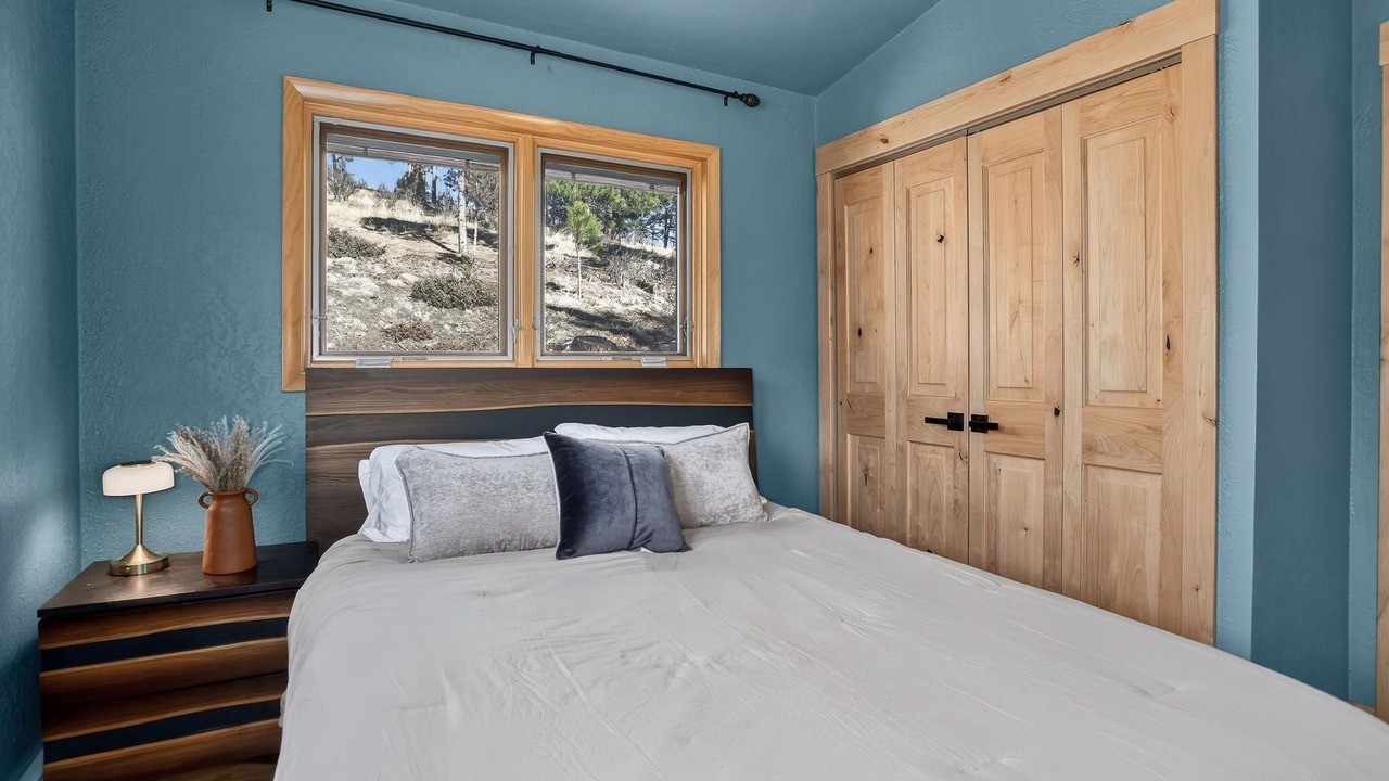 Photo of Bedroom in Shadow Mountain