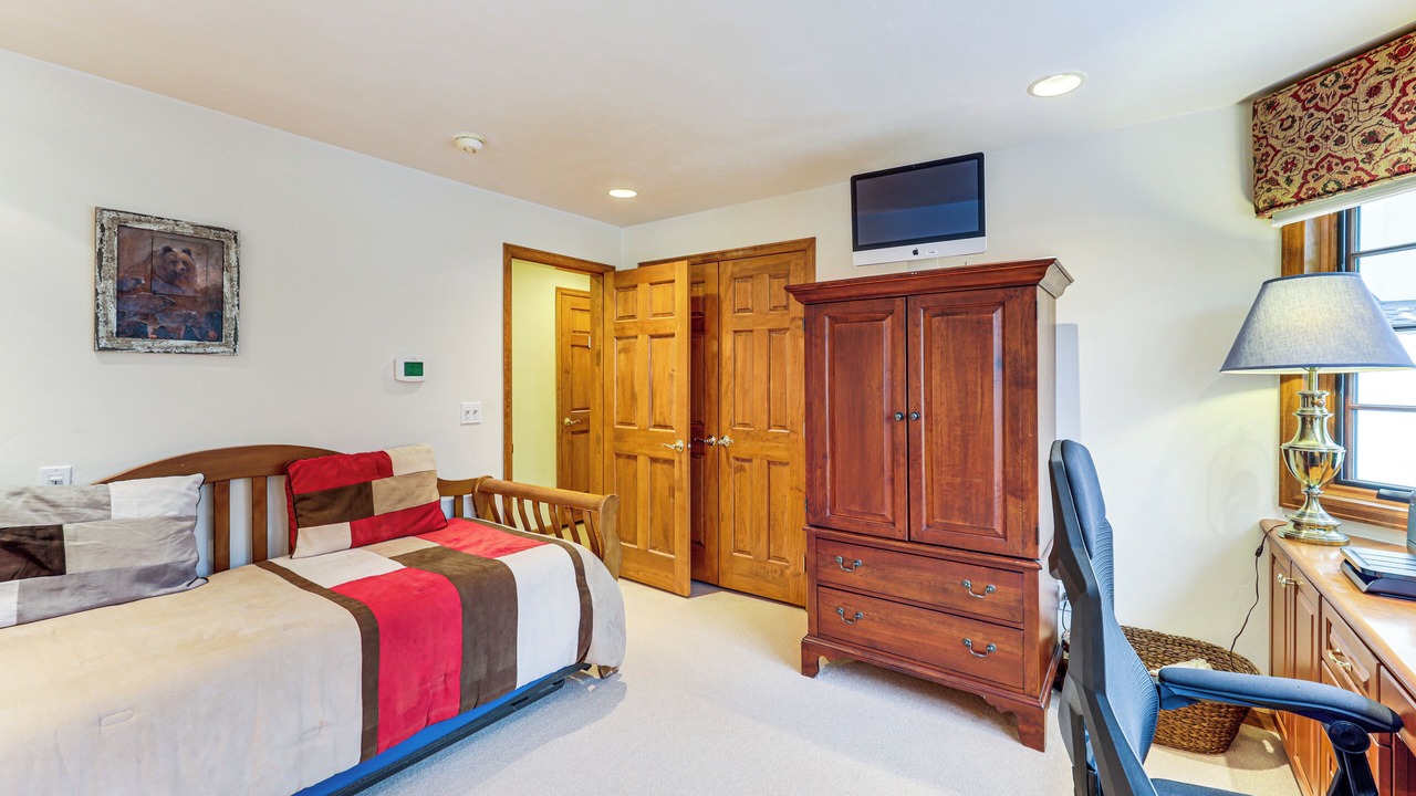 Photo of Bedroom in Highland Meadows