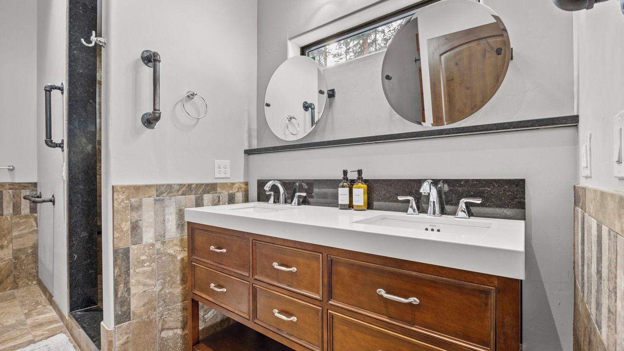 Photo of Bathroom in Sherwood Forest