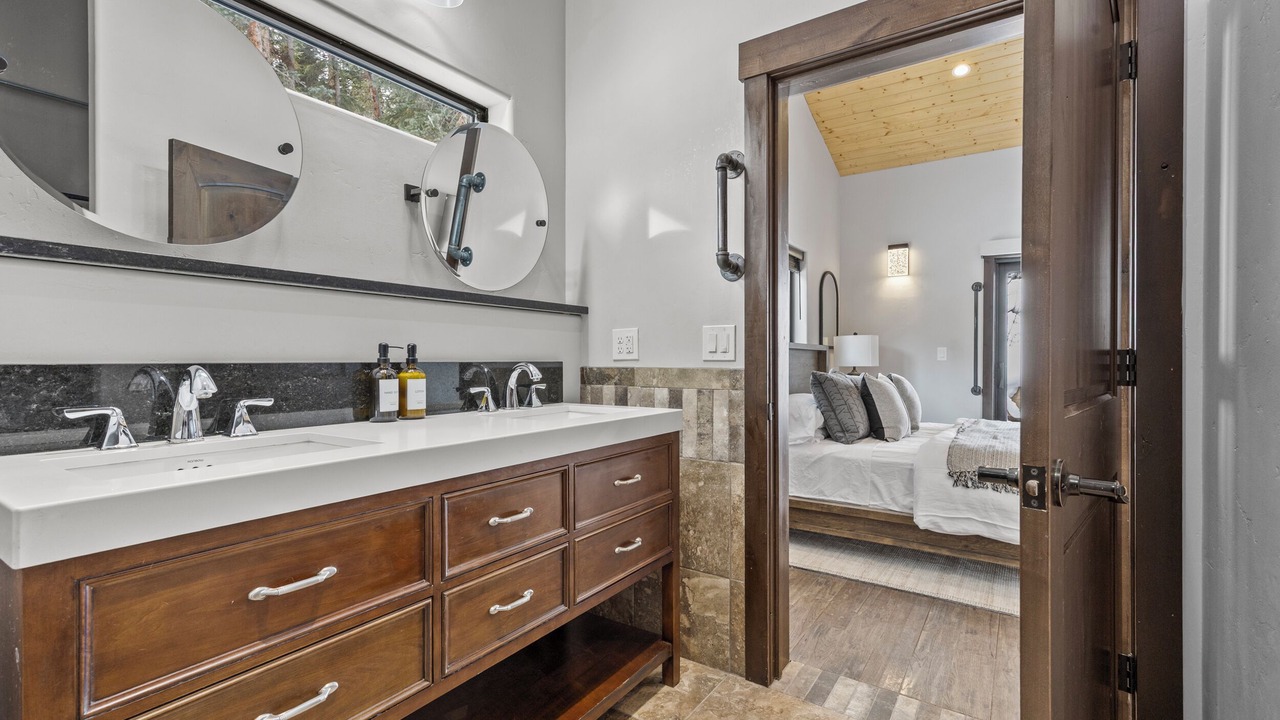 Photo of Bathroom in Sherwood Forest