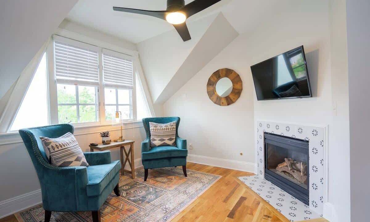 Photo of Livingroom in Five Points