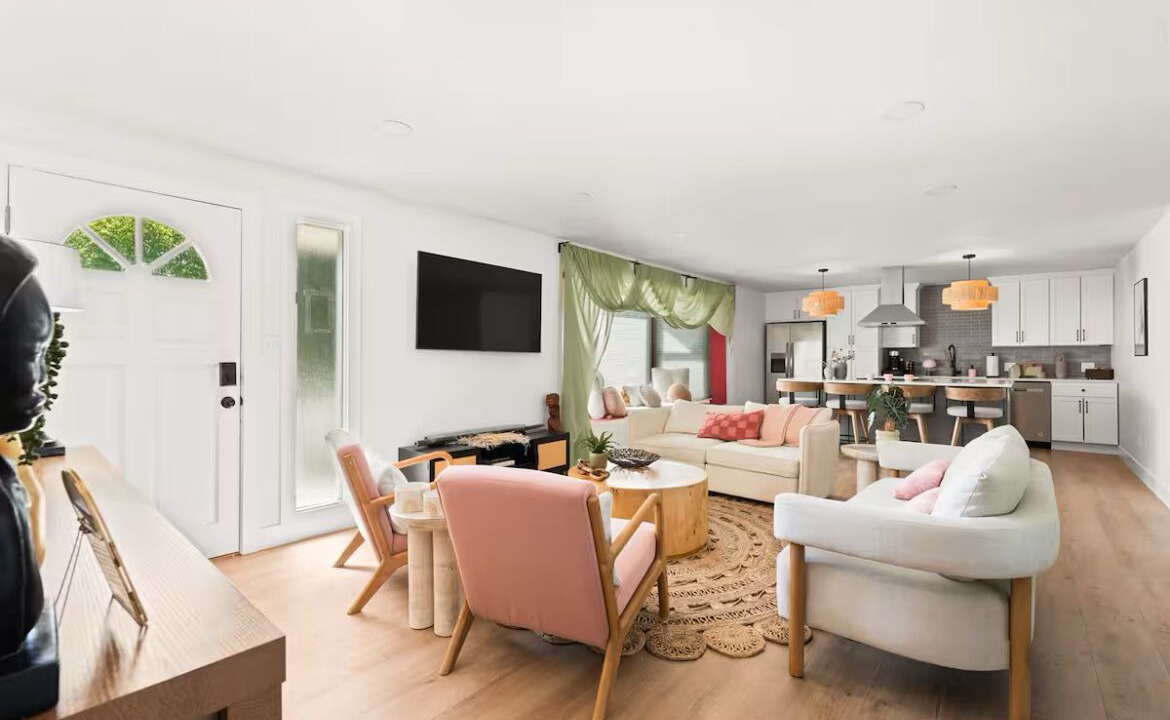 Photo of Livingroom in Lamar Heights Area