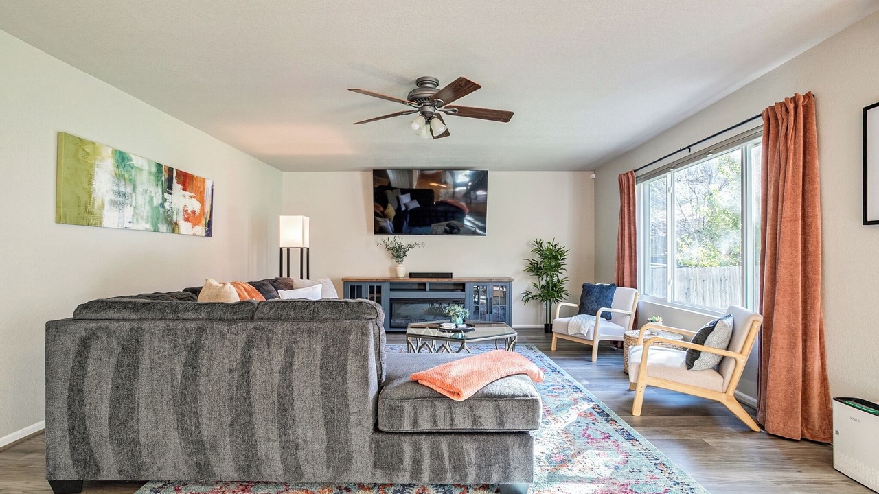 Photo of Livingroom in Roxborough