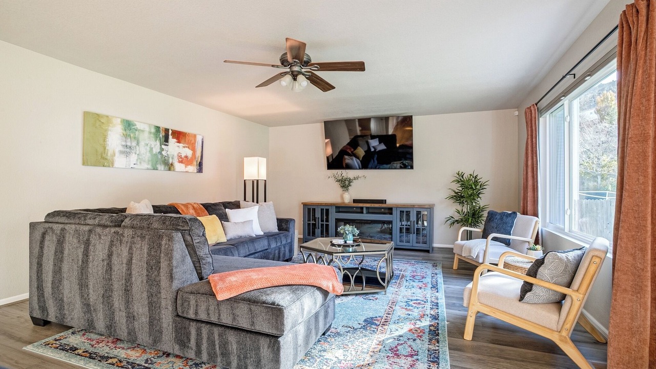 Photo of Livingroom in Roxborough