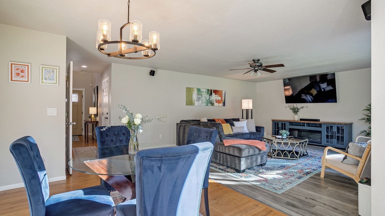 Photo of Livingroom in Roxborough