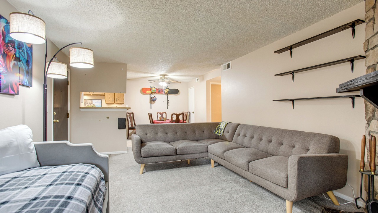 Photo of Livingroom in Aurora Highlands