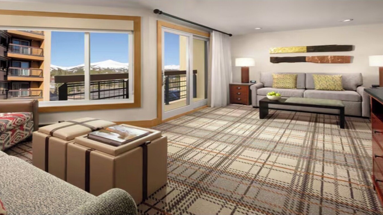 Photo of Livingroom in Peak 9