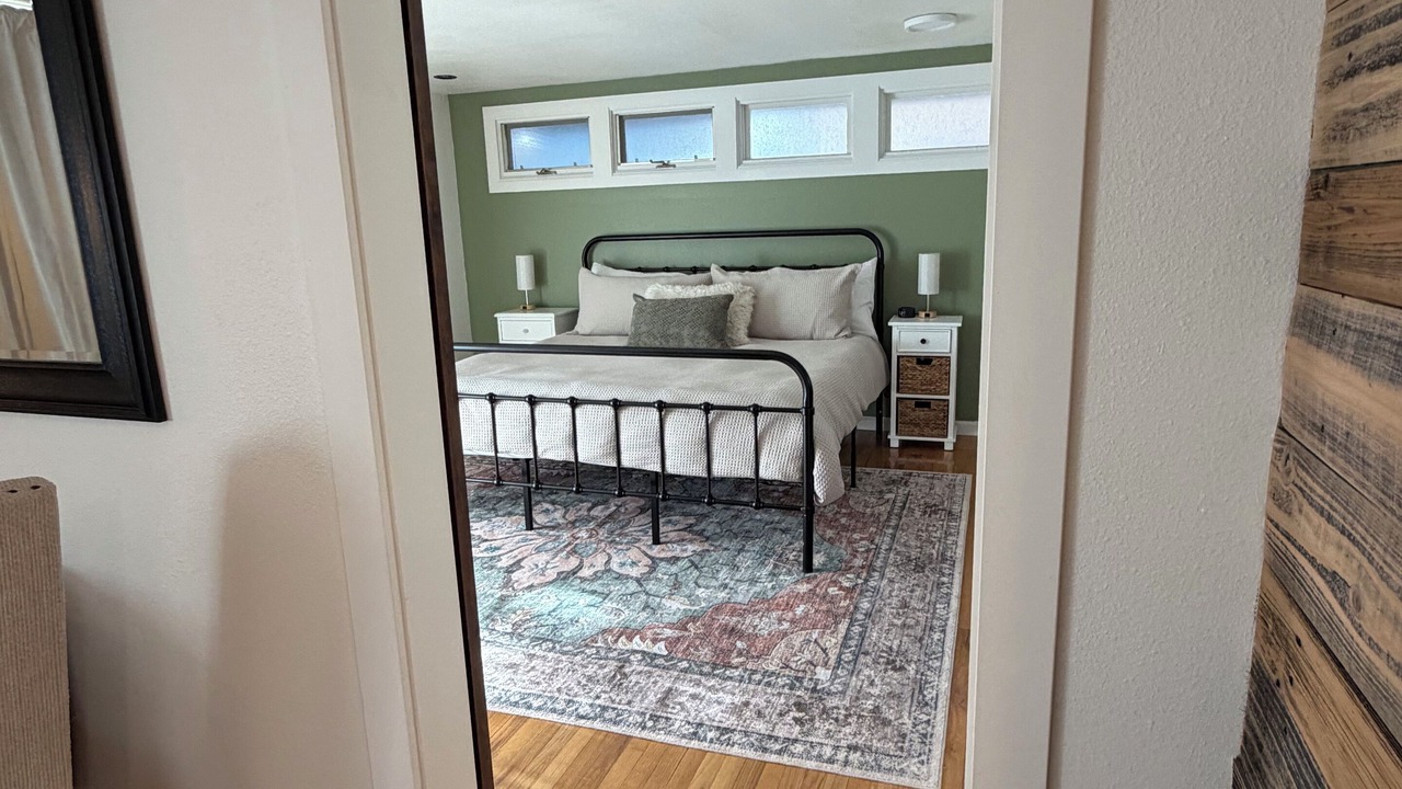 Photo of Bedroom in Cheyenne Canyon