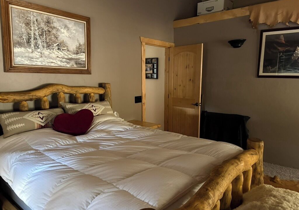 Photo of Bedroom in Evergreen Meadows