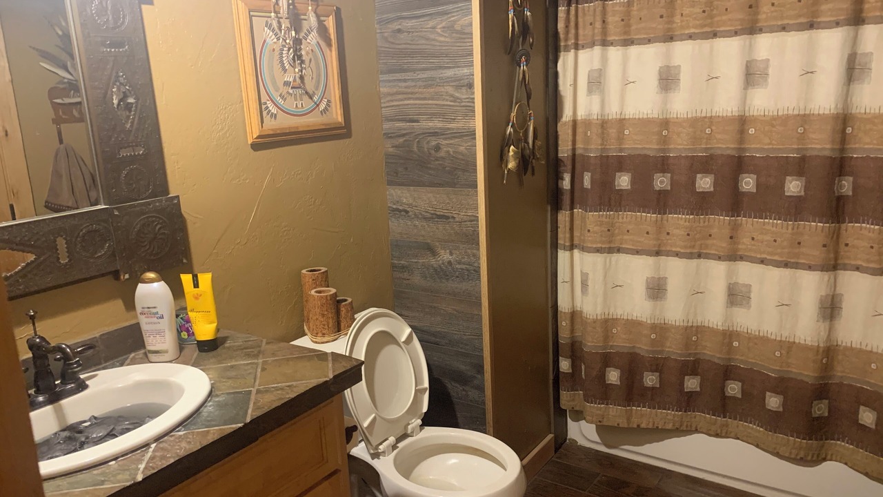 Photo of Bathroom in Evergreen Meadows