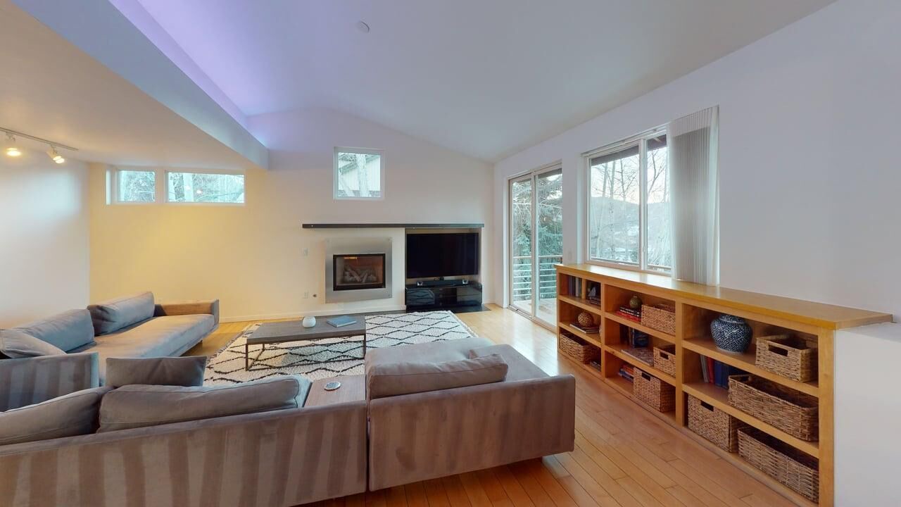 Photo of Livingroom in Edwards