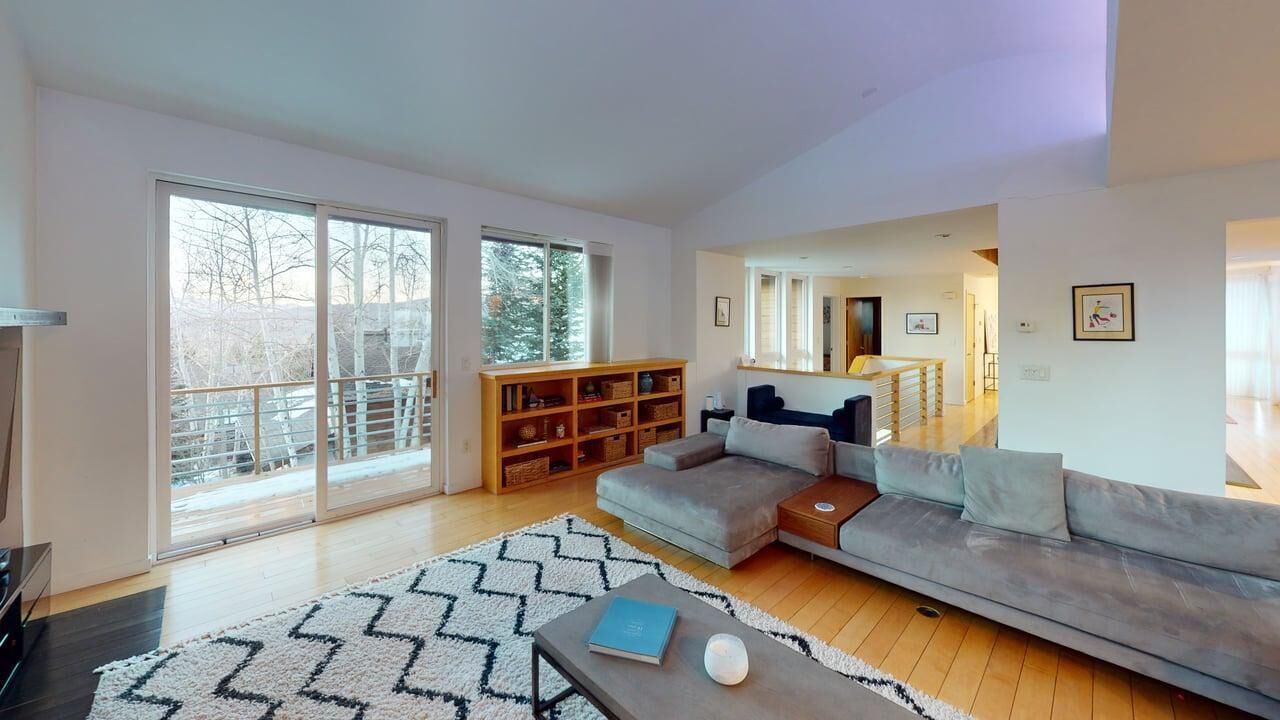 Photo of Livingroom in Edwards