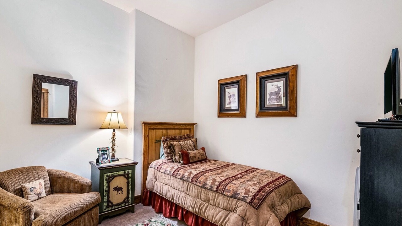 Photo of Bedroom in Highland Meadows