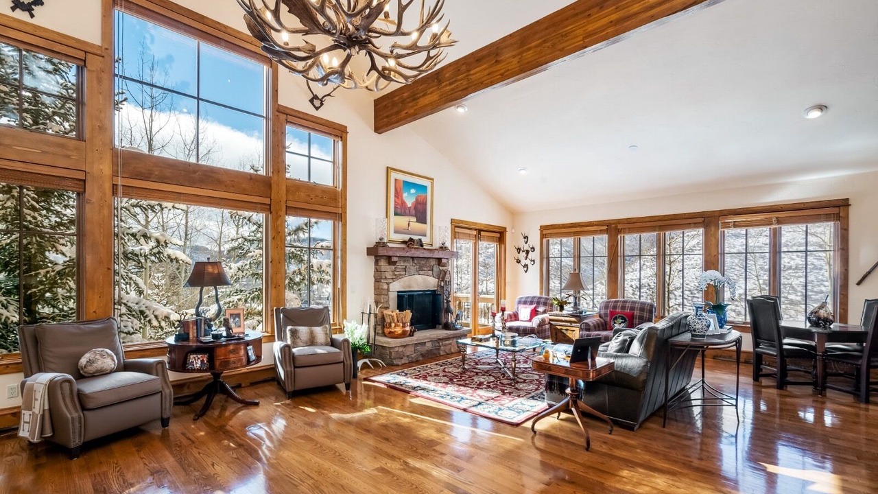 Photo of Livingroom in Highland Meadows