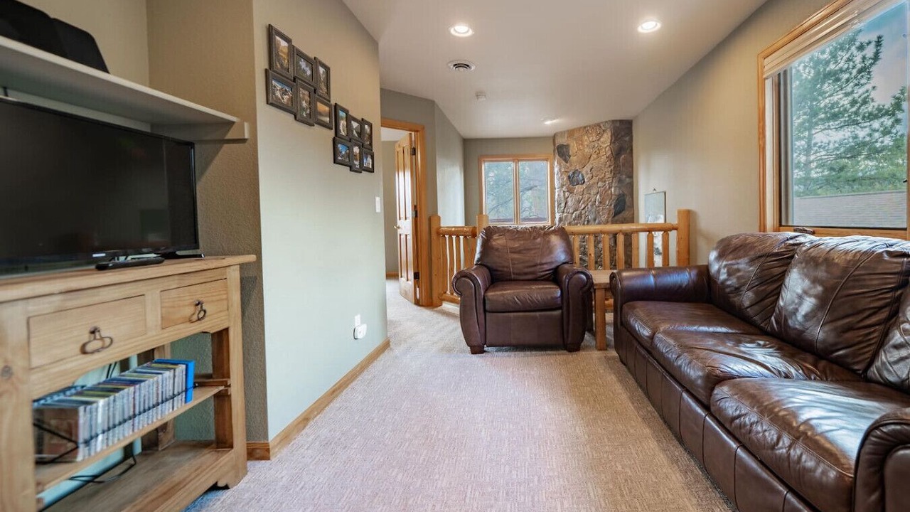 Photo of Livingroom in Stanley Hills