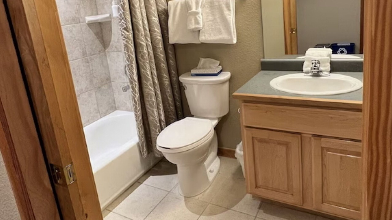 Photo of Bathroom in Four O'Clock