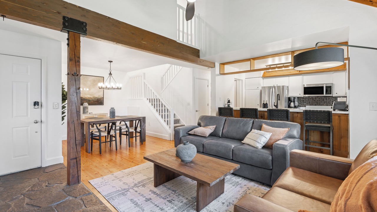 Photo of Livingroom in Edwards